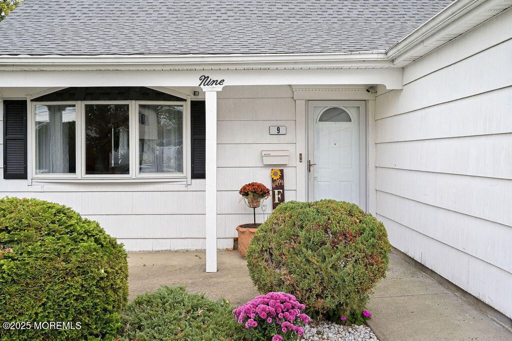 9 Tralee Road Hazlet, NJ 07730 - Photo 4 of 40 a front view of a house