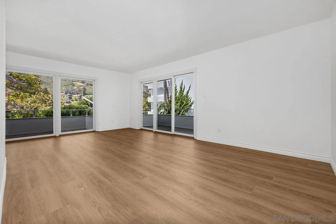 2368 Torrey Pines Road, Unit 63 La Jolla, CA 92037 - Photo 8 of 41 Living Room