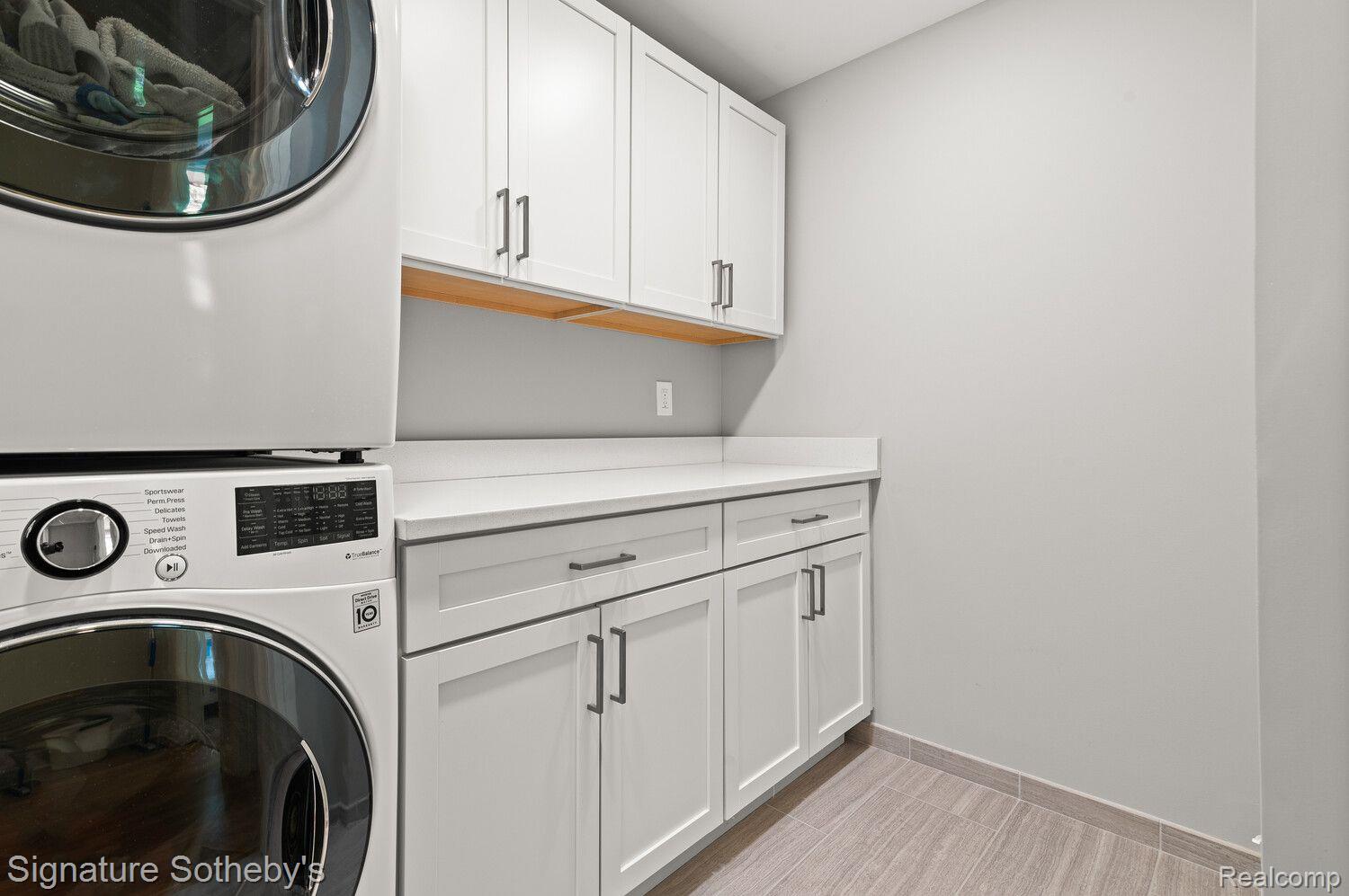 5634 Pebbleshire Road Bloomfield Hills, MI 48301 - Photo 29 of 34 2nd Floor Laundry Room