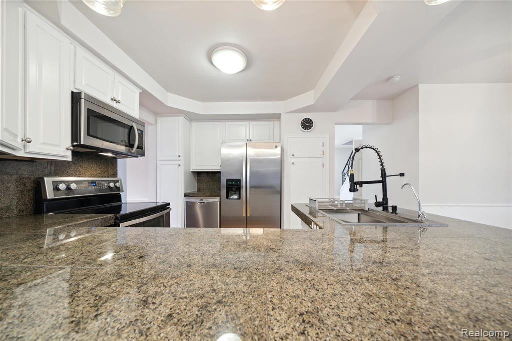 834 Lynndale Drive Rochester Hills, MI 48309 - Photo 30 of 68