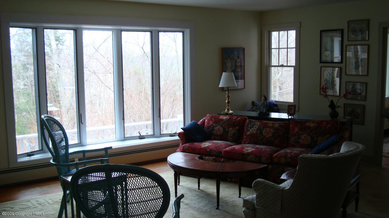 387 Valley View Road Cresco, PA 18326 - Photo 3 of 9 Living Room