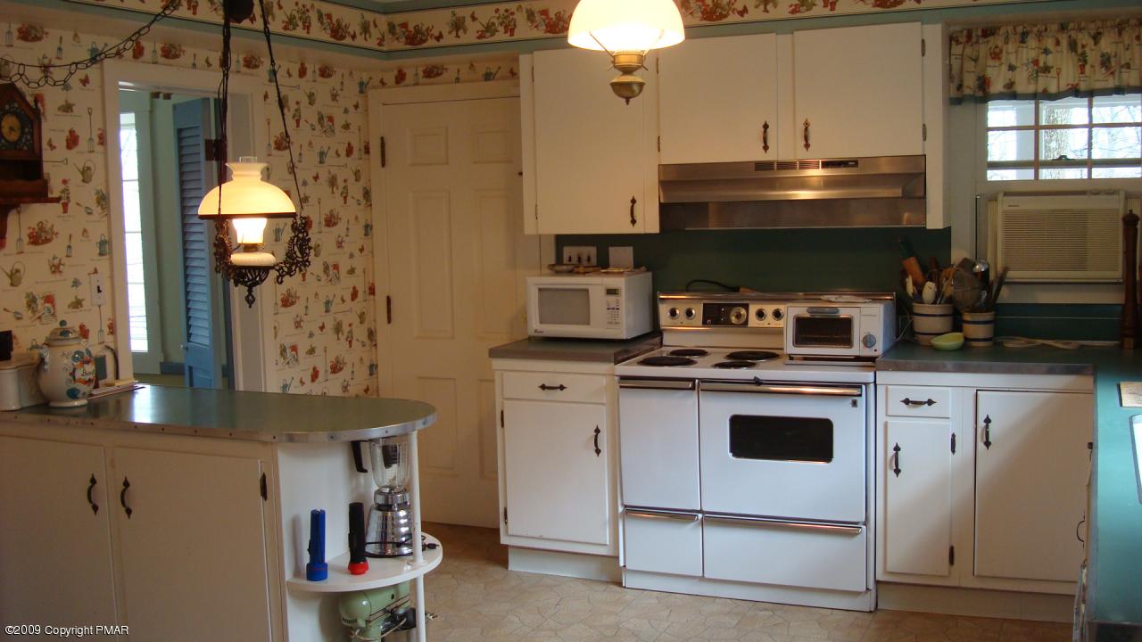 387 Valley View Road Cresco, PA 18326 - Photo 6 of 9 Kitchen