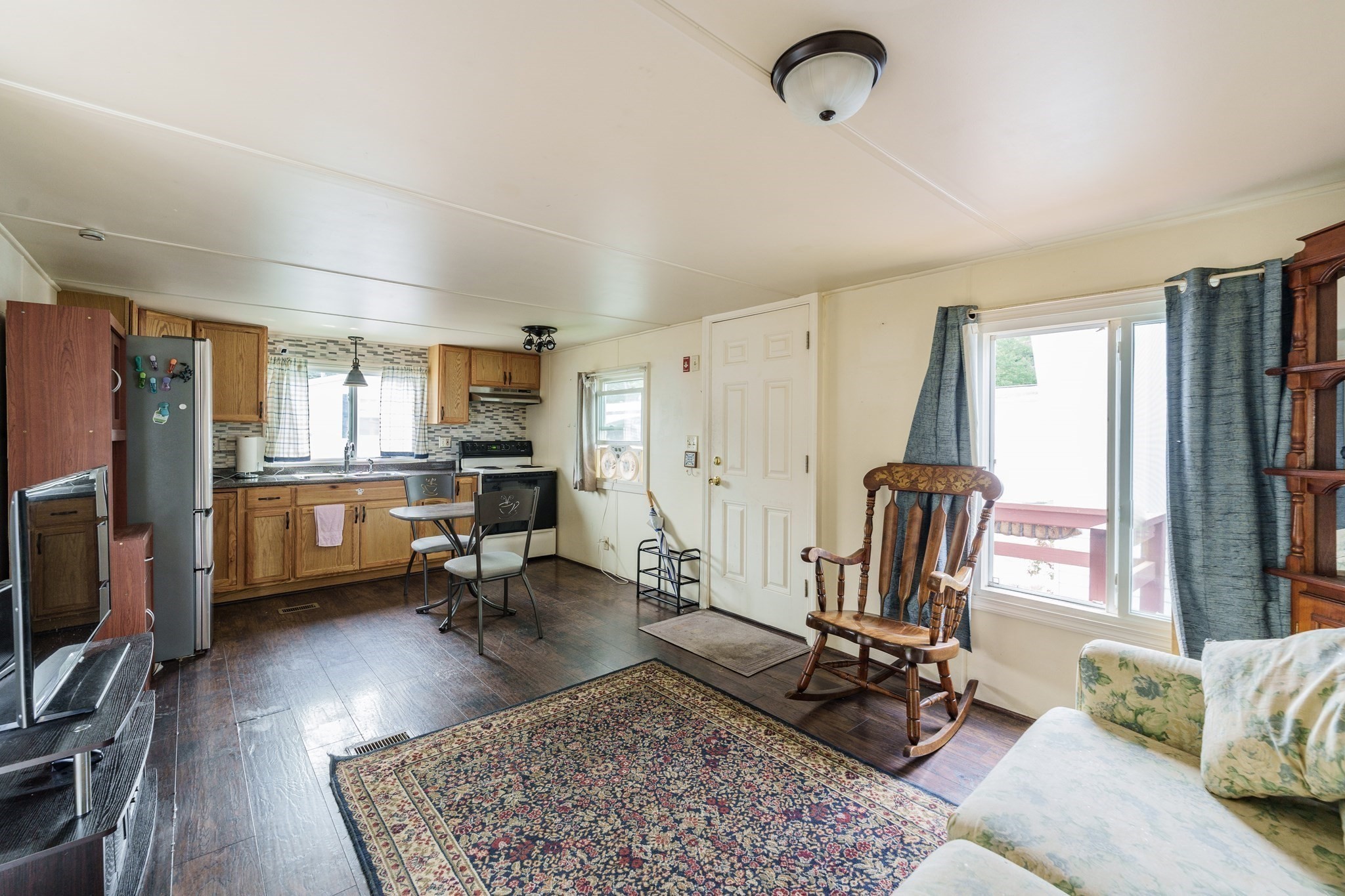 93 Grochmal Avenue Springfield, MA 01151 - Photo 5 of 19 Gallery Image 5