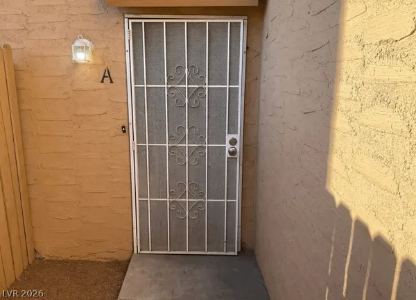 $1,100 | 5247 Paradise Road, Unit A, Las Vegas, NV 89119