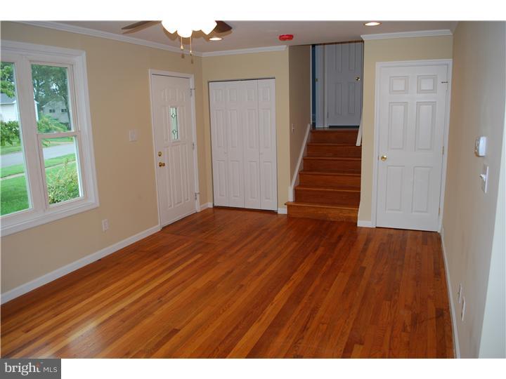 16 Merry Road Newark, DE 19713 - Photo 2 of 21 Living Room