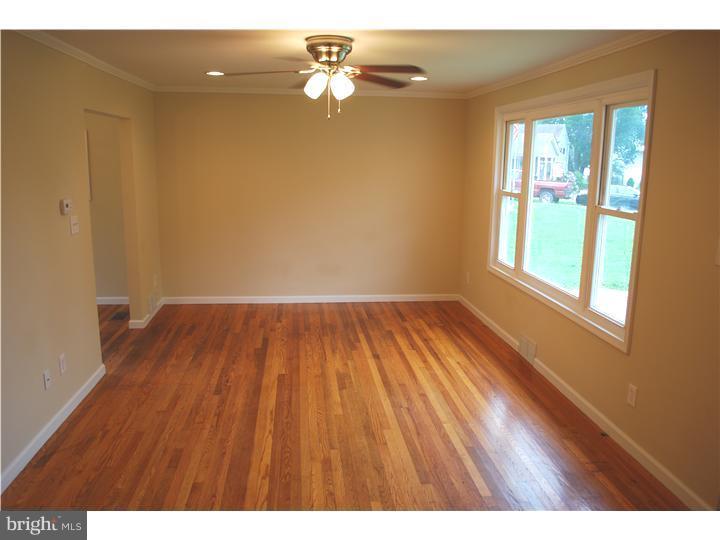 16 Merry Road Newark, DE 19713 - Photo 5 of 21 Living Room