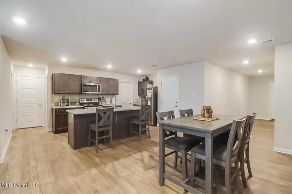 $2,500 | 2520 Esplanade Street, Ocean Springs, MS 39564