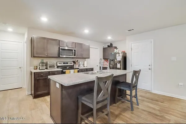 $2,500 | 2520 Esplanade Street, Ocean Springs, MS 39564