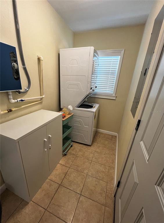 138 Woods Road San Mateo, FL 32187 - Photo 9 of 9 a bedroom with a sink and a mirror