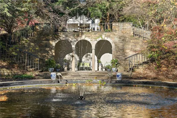 a view of a garden with flowers