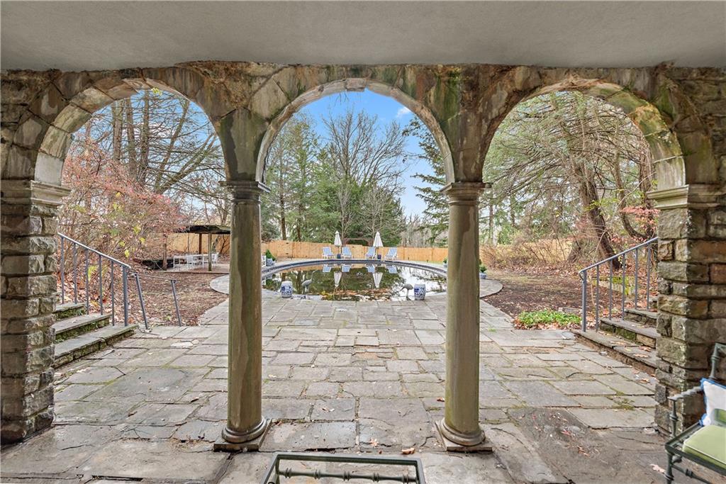 526 Scaife Road Sewickley, PA 15143 - Photo 46 of 50 a view of a entrance gate of the house