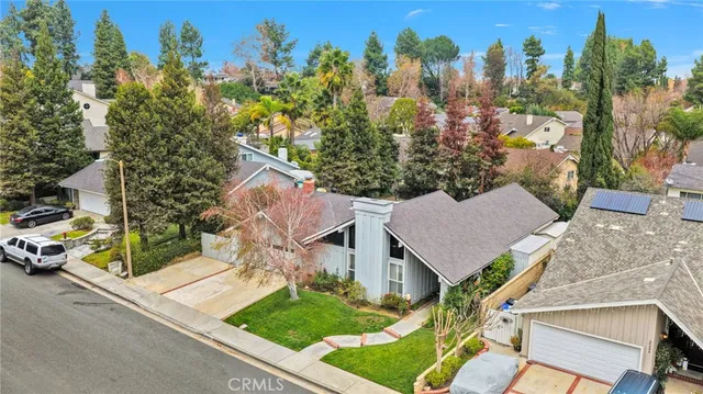 $925,000 | 25442 Vía Escovar, Valencia, CA 91355