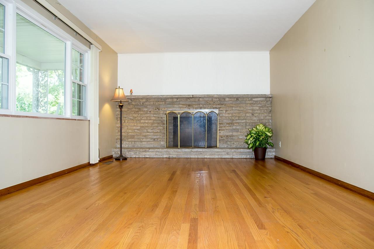 700 Summit View Road Knoxville, TN 37920 - Photo 14 of 24 Living room/ Fireplace/Hardwood Floors