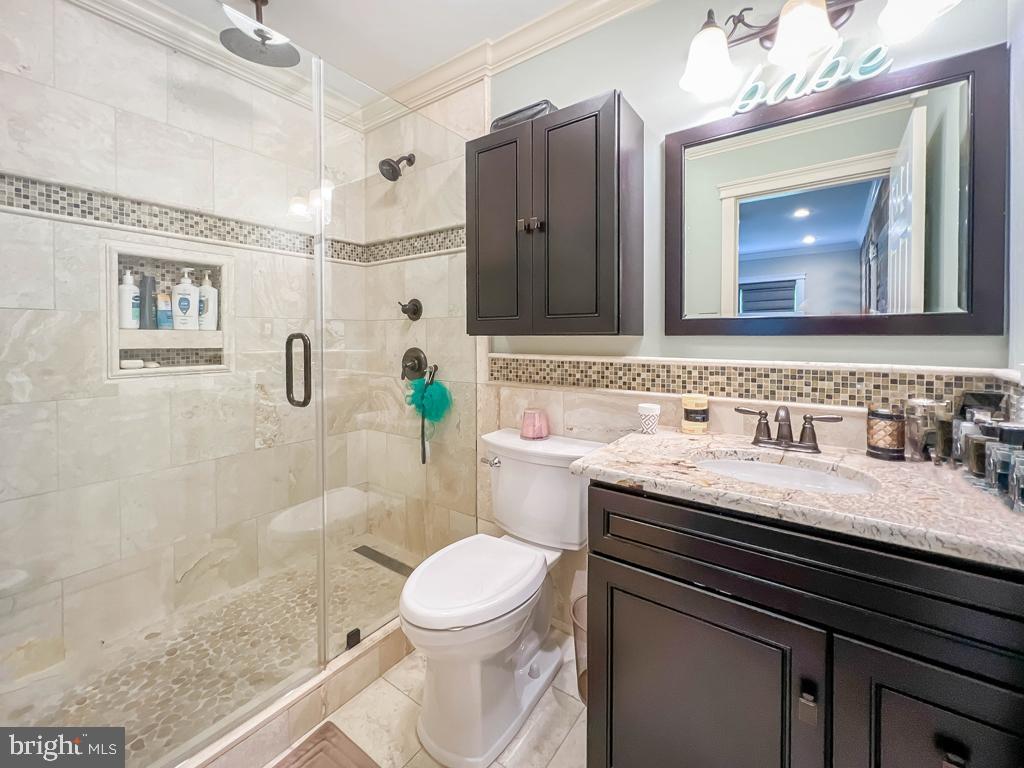 38 Spring Valley Road Levittown, PA 19056 - Photo 25 of 50 Main Bath