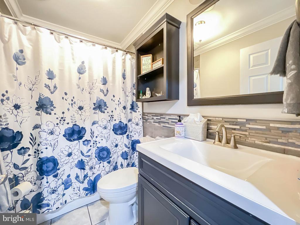 38 Spring Valley Road Levittown, PA 19056 - Photo 28 of 50 First Floor Hall Bath