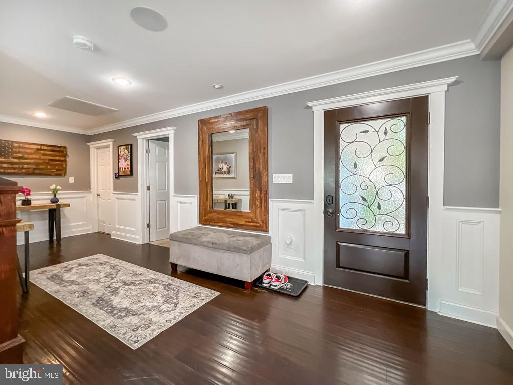 38 Spring Valley Road Levittown, PA 19056 - Photo 3 of 50 Grand Entry