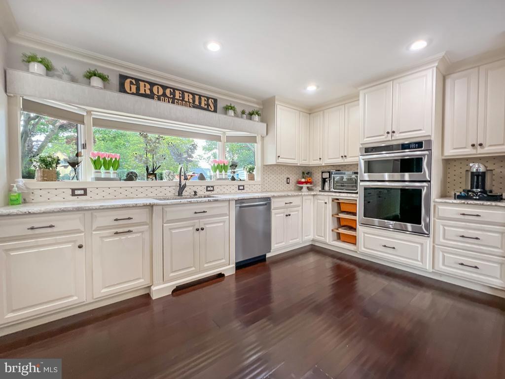 38 Spring Valley Road Levittown, PA 19056 - Photo 7 of 50 Gallery Image 7