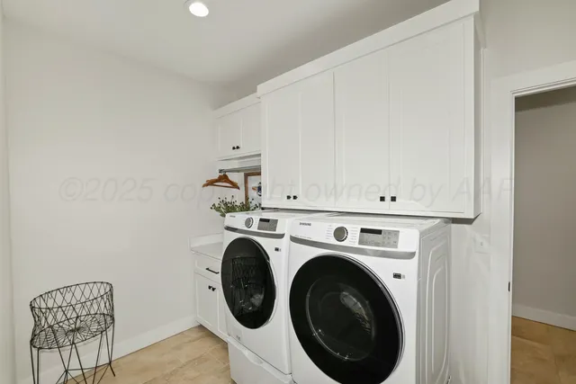 a view of a storage & utility room with washer and dryer