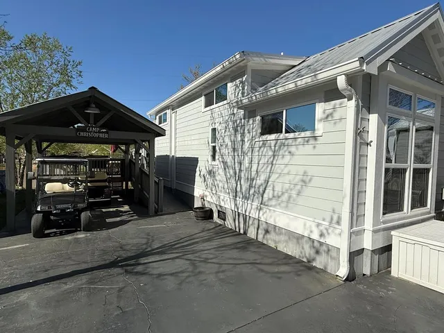 a view of an empty room with a fireplace