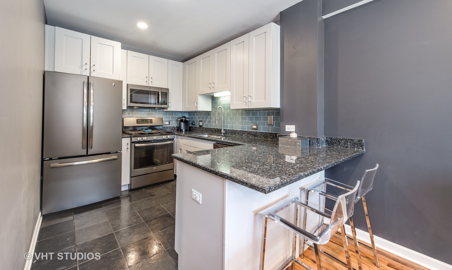 657 West Fulton Street, Unit 204 Chicago, IL 60661 - Photo 5 of 12