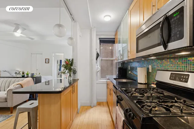 $350,000 | 70 Remsen Street, Unit 3F | Brooklyn Heights