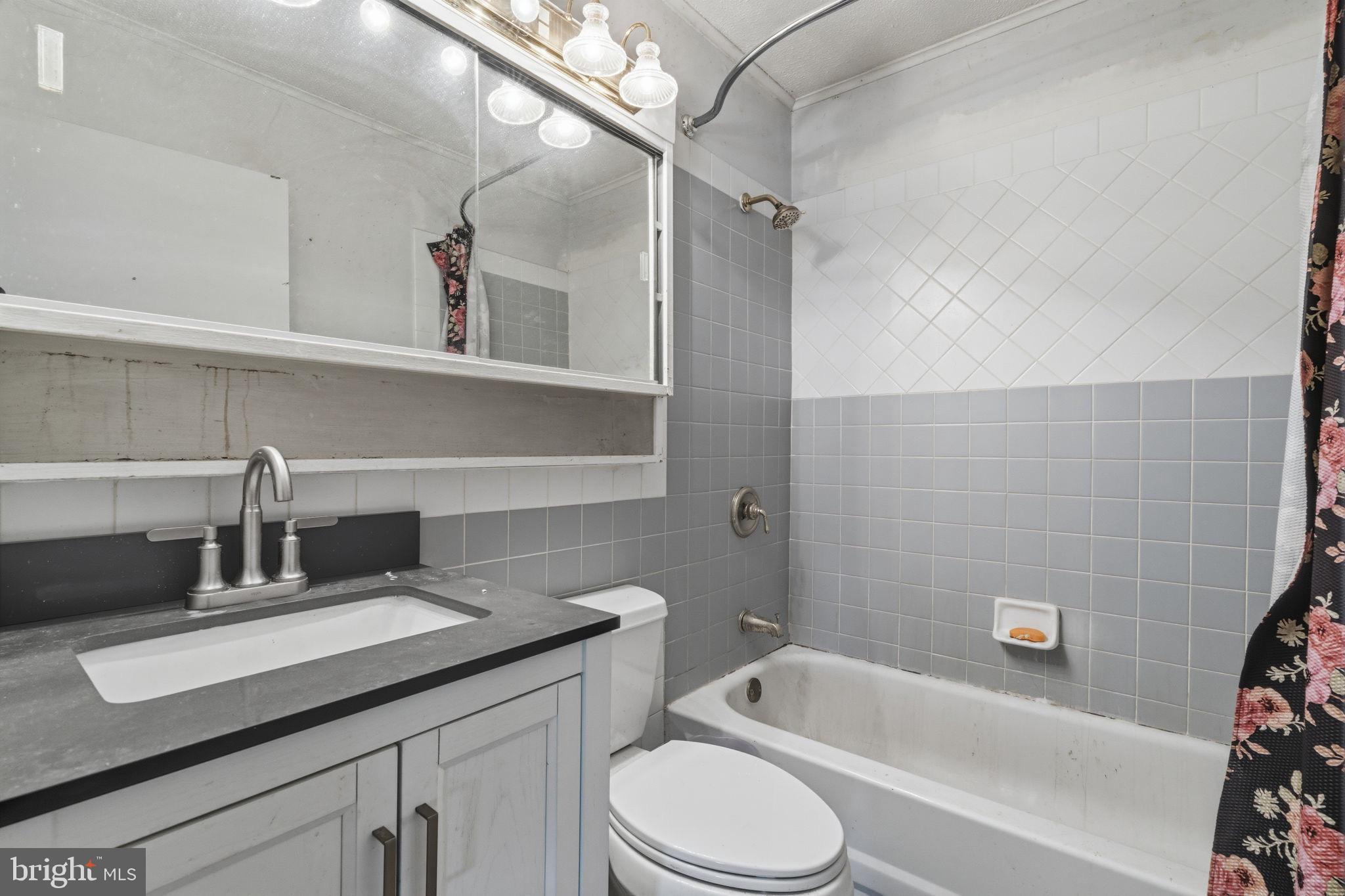 21 Iris Road Levittown, PA 19057 - Photo 18 of 32 First Floor Bath