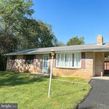 $1,950 | 1536 West Trindle Road, Carlisle, PA 17015