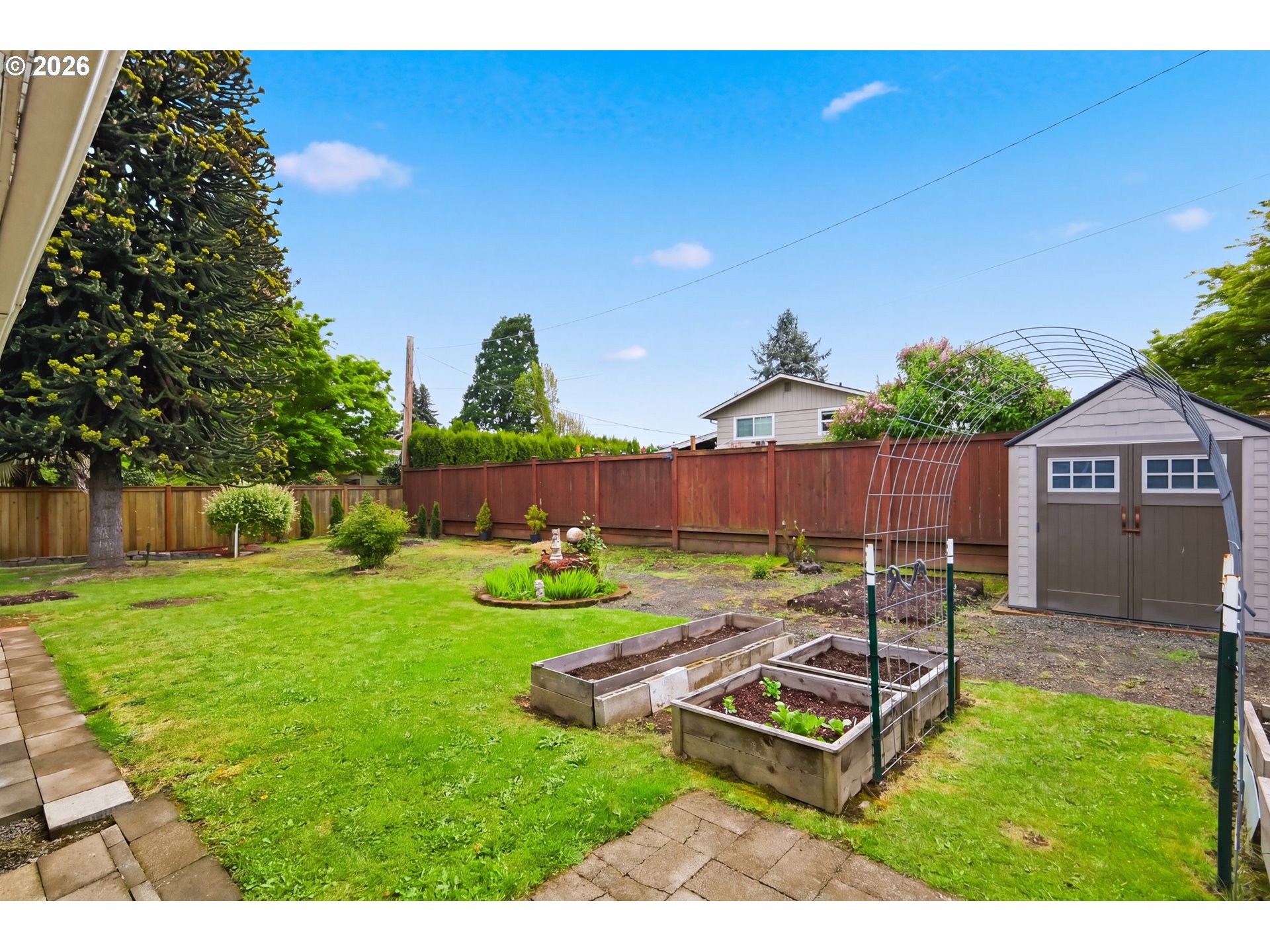 1125 Delrose Drive Springfield, OR 97477 - Photo 32 of 35 a small garden with wooden fence