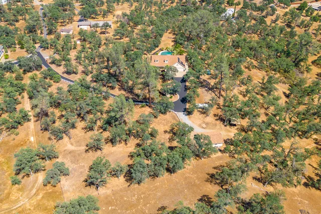 $760,000 | 24035 Ajax Lane, Bella Vista, CA 96008