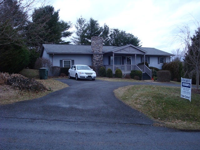 339 Farm Road Lewisburg, WV 24901 - Photo 3 of 39 Front