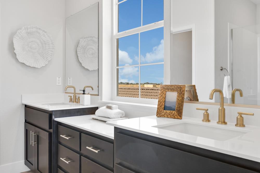 8435 Kyler Road Elk Grove, CA 95757 - Photo 18 of 56 a bathroom with a sink and a mirror