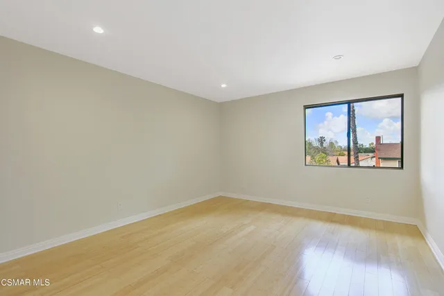 a view of empty room with window