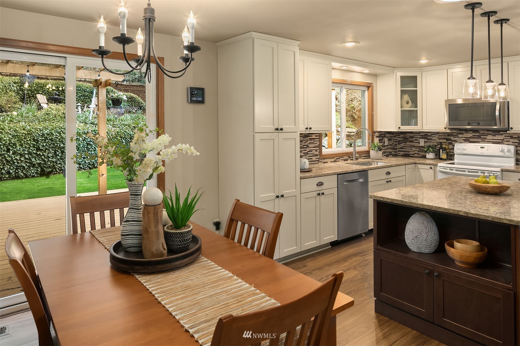 21832 Northeast 8th Street Sammamish, WA 98074 - Photo 11 of 40