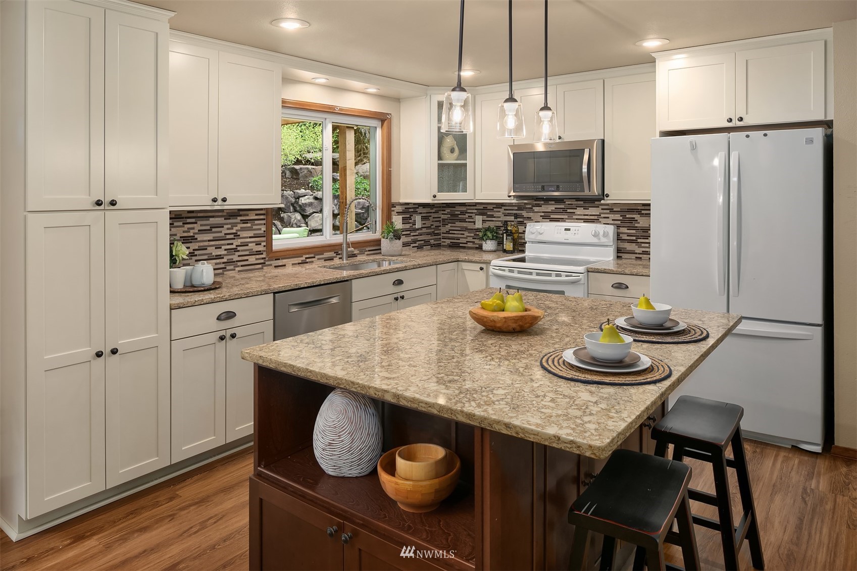 21832 Northeast 8th Street Sammamish, WA 98074 - Photo 13 of 40