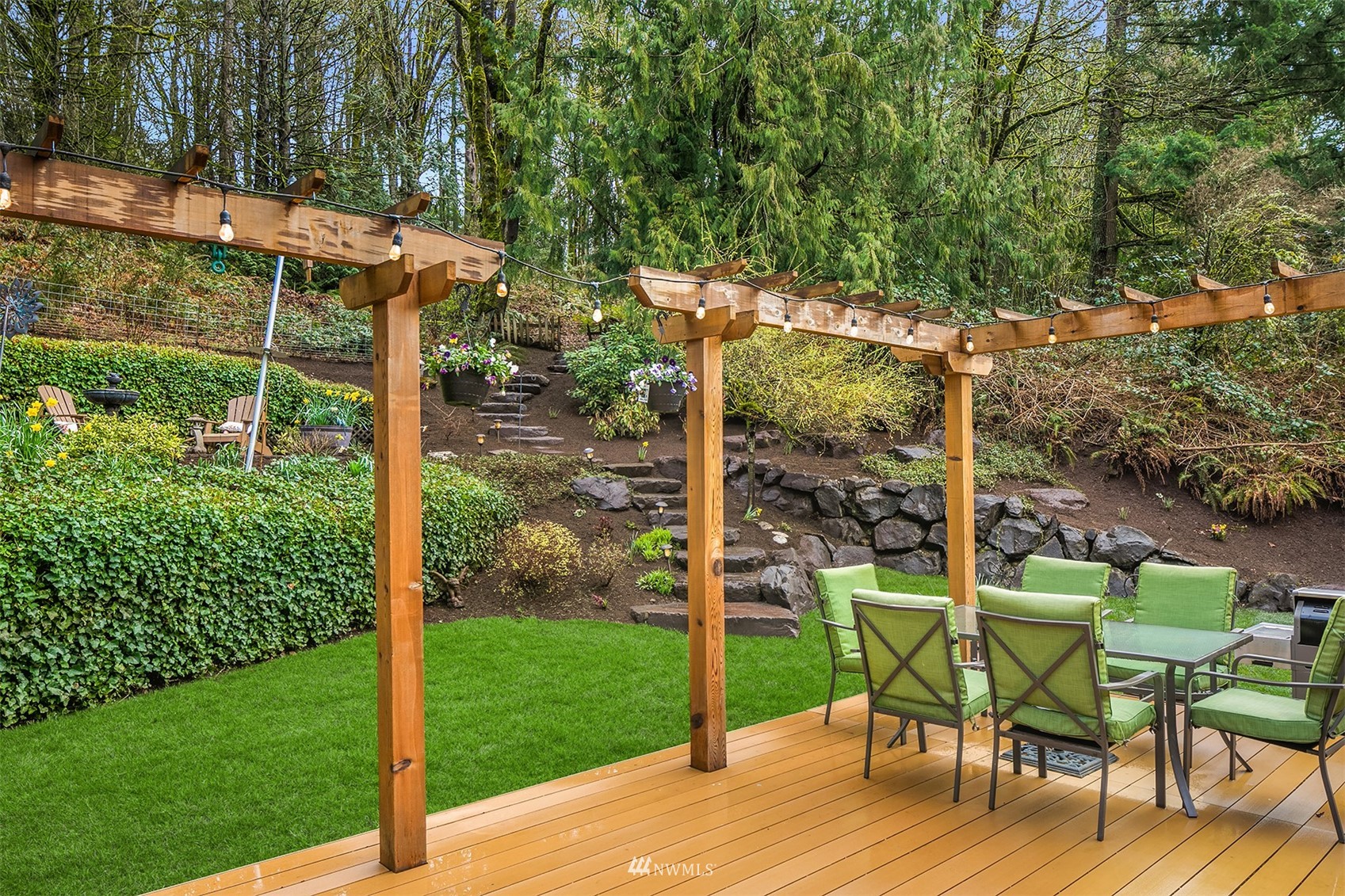 21832 Northeast 8th Street Sammamish, WA 98074 - Photo 29 of 40