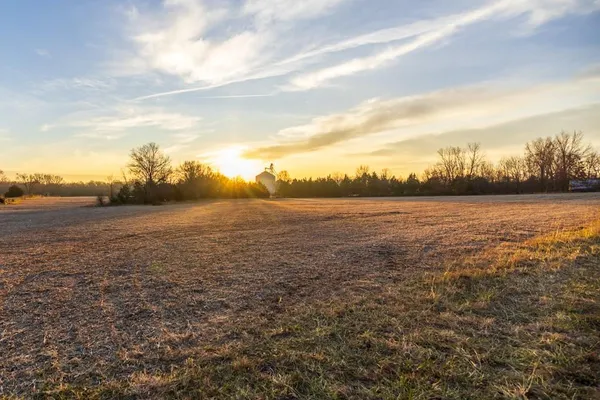 $298,200 | Northwest B Highway, Urich, MO 64788