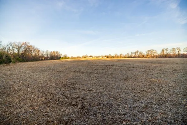 $298,200 | Northwest B Highway, Urich, MO 64788