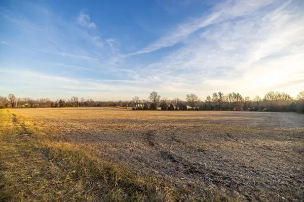 $298,200 | Northwest B Highway, Urich, MO 64788