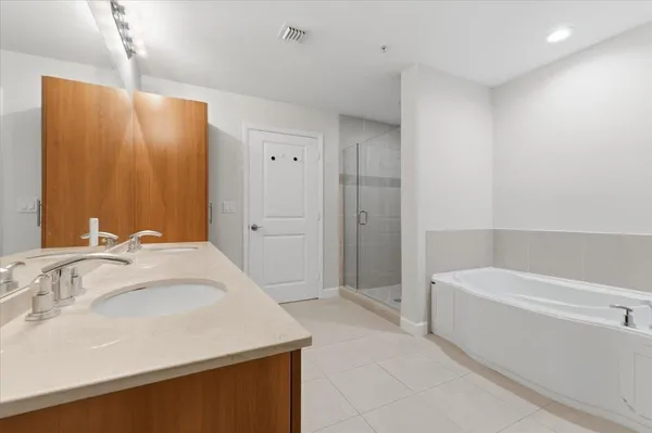 $3,650 | 1945 South Ocean Drive, Unit 509, Hallandale Beach, FL 33009