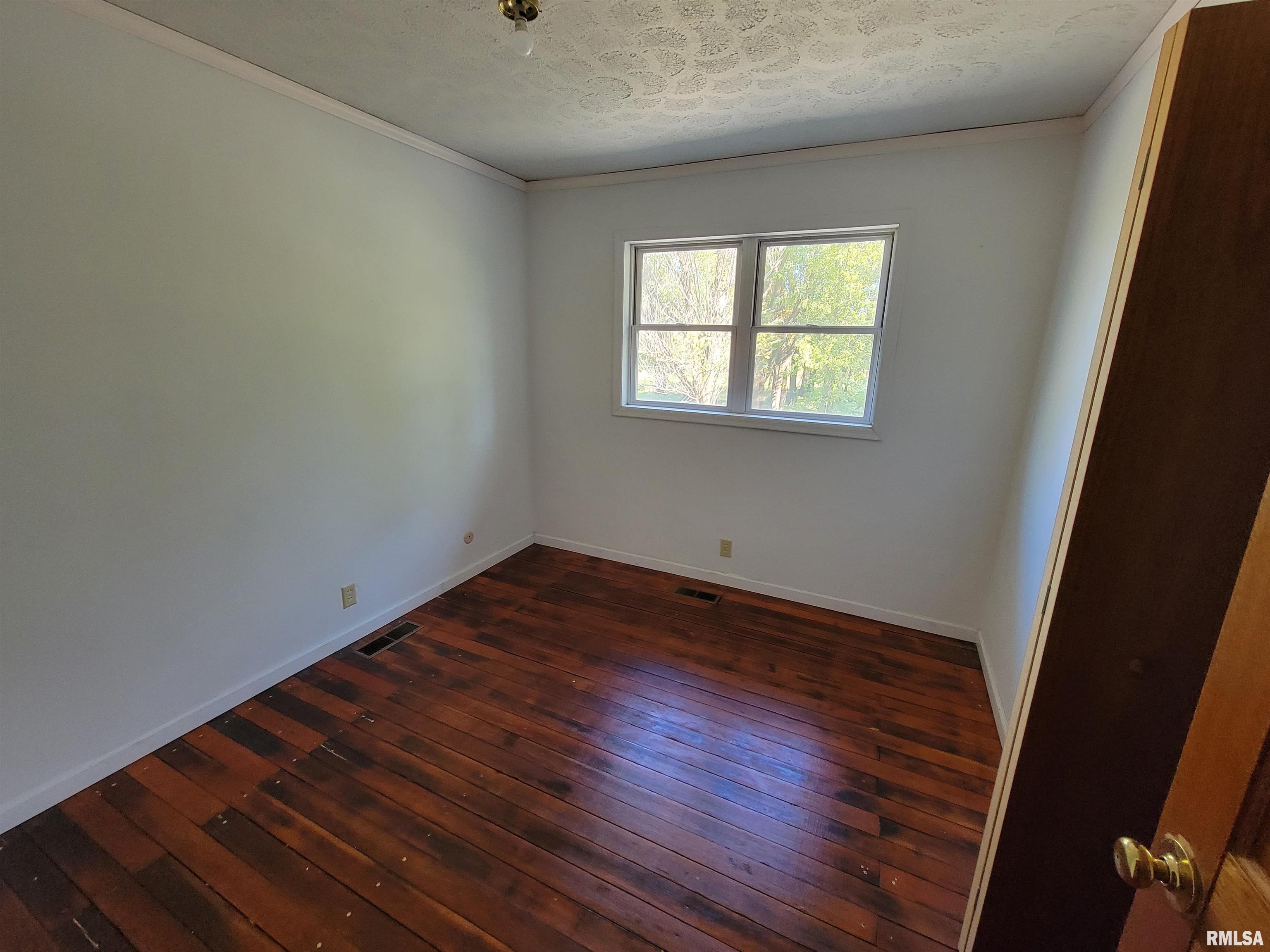 458 South John Wayne Road Dawson, IL 62520 - Photo 12 of 25 Gallery Image 12