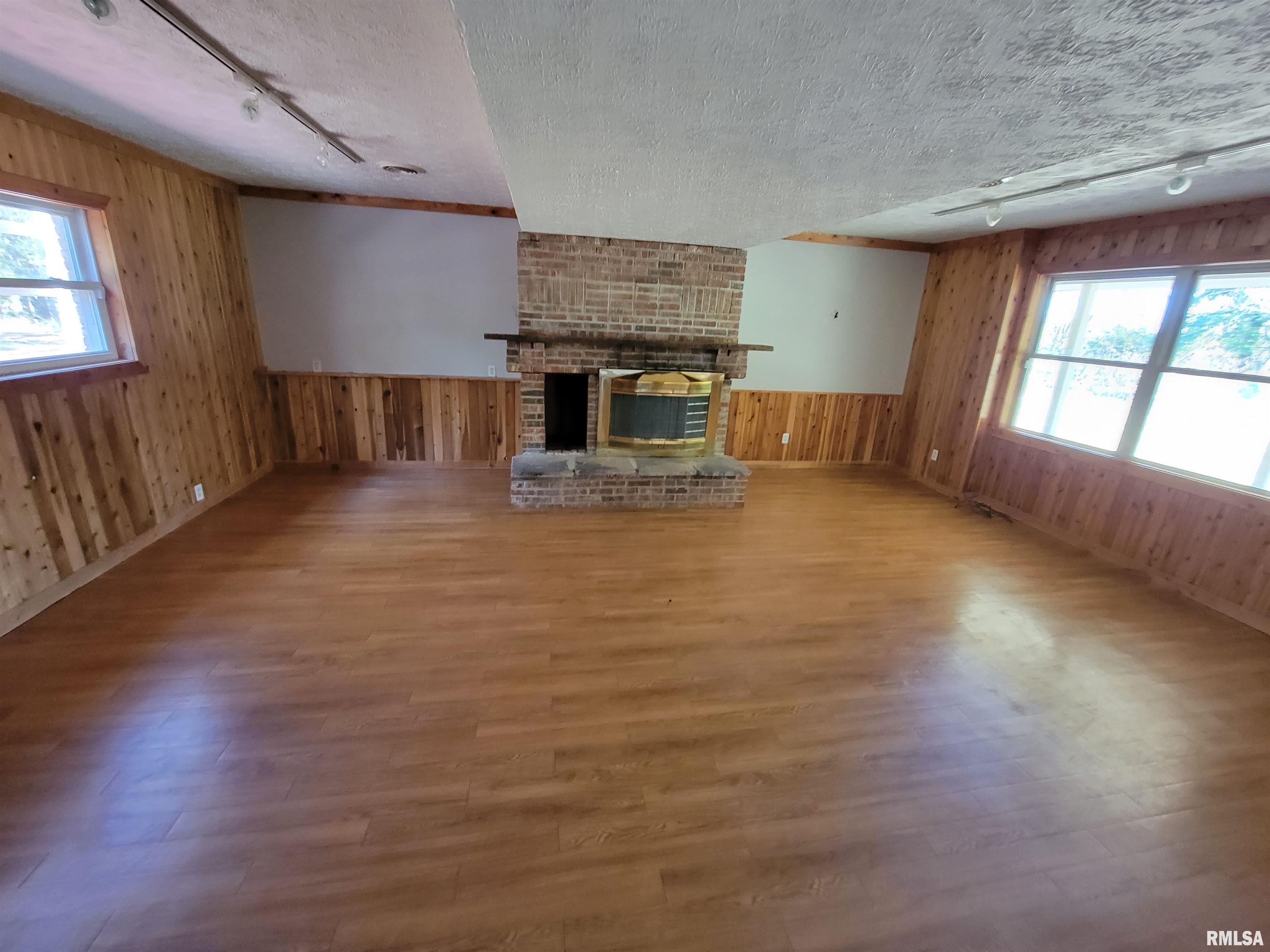 458 South John Wayne Road Dawson, IL 62520 - Photo 13 of 25 Gallery Image 13