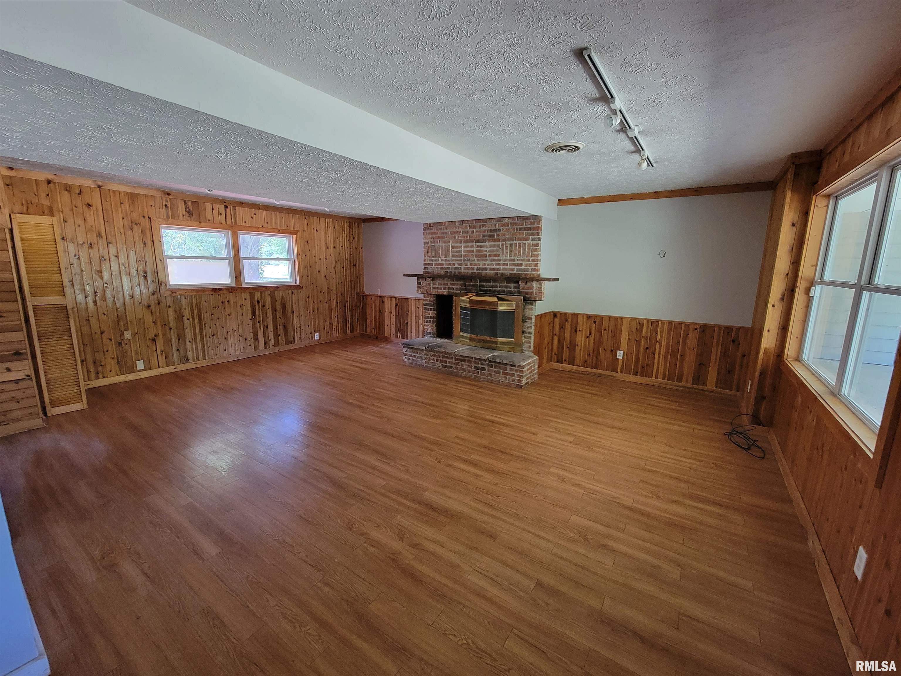 458 South John Wayne Road Dawson, IL 62520 - Photo 19 of 25 Gallery Image 19