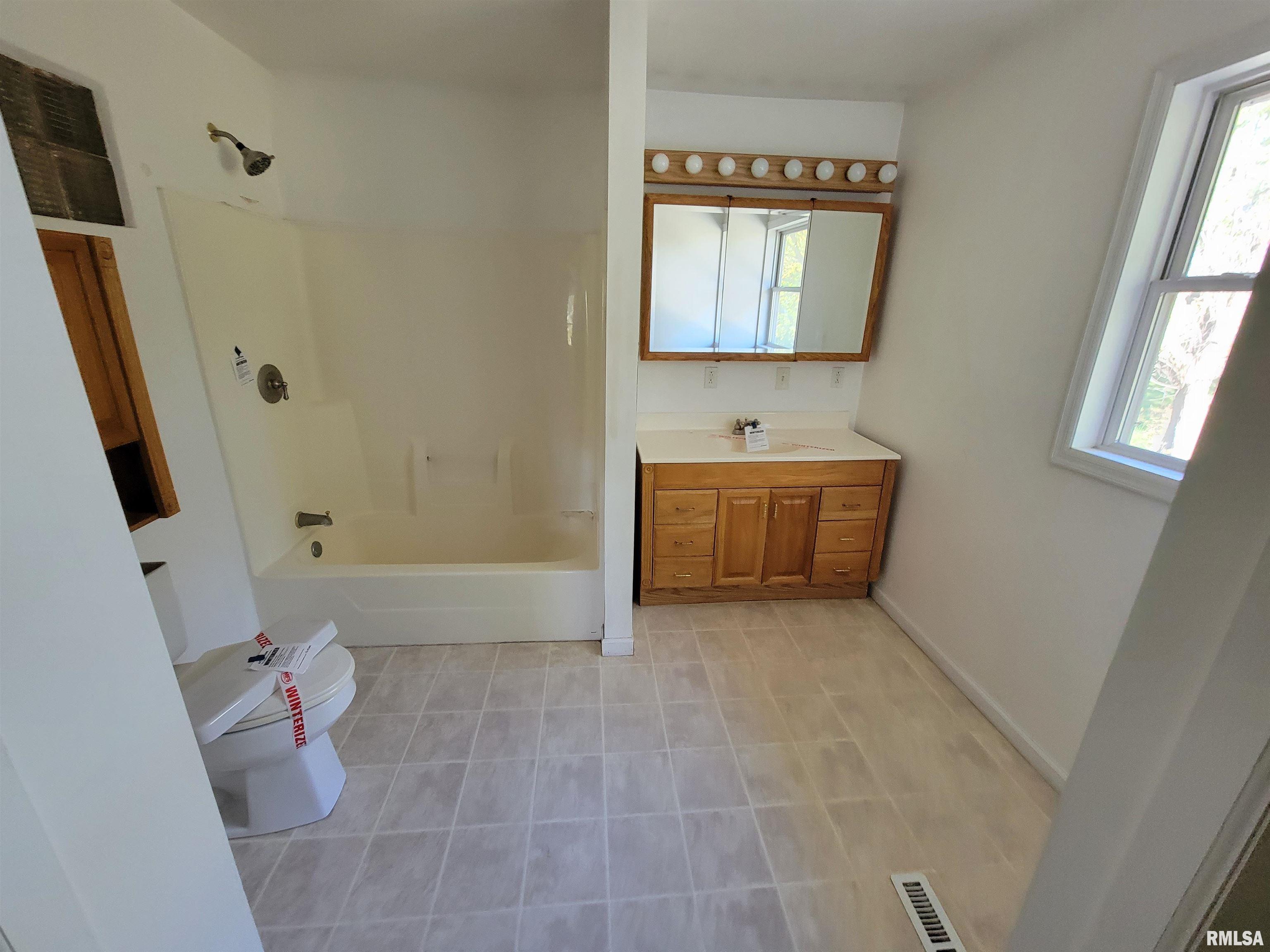 458 South John Wayne Road Dawson, IL 62520 - Photo 8 of 25 Gallery Image 8