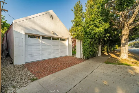 a view of backyard of house