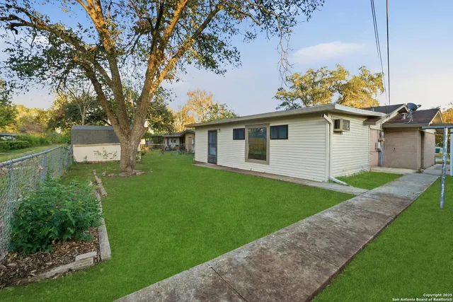 $285,000 | 425 East Wright Boulevard, Universal City, TX 78148