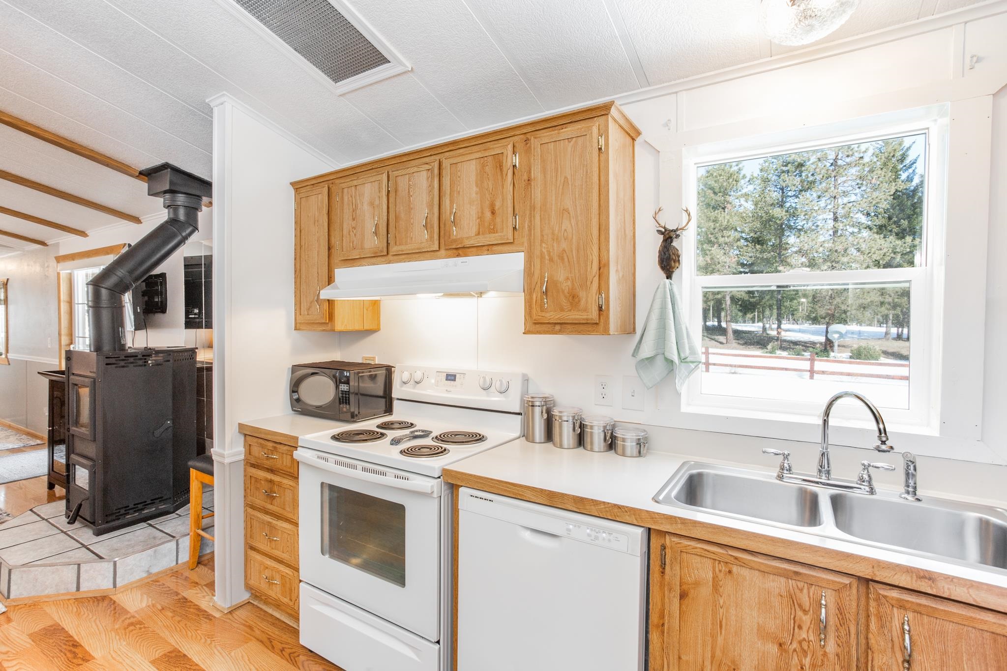 402 Henry Road Elk, WA 99009 - Photo 10 of 41