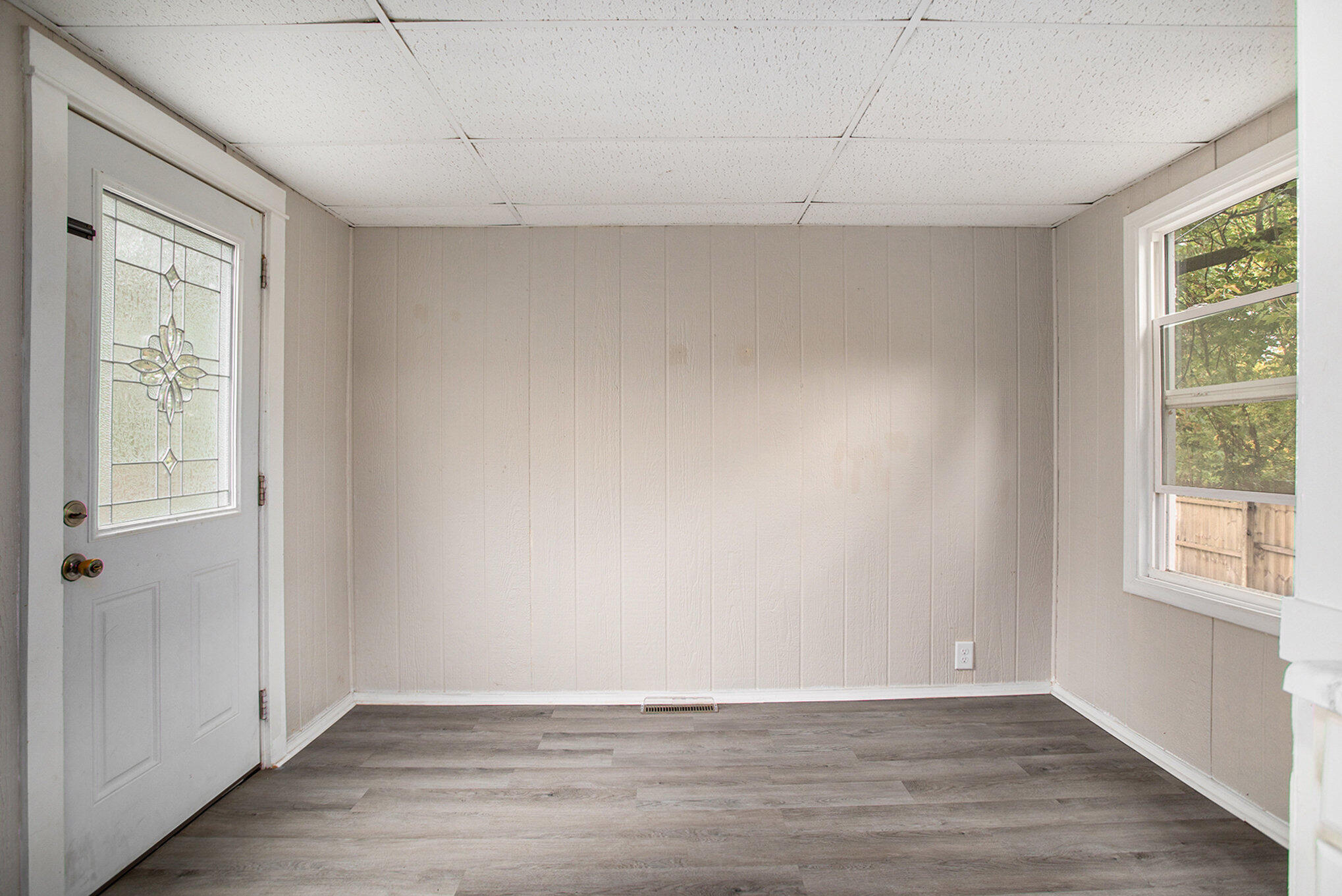 124 Spring Street Battle Creek, MI 49037 - Photo 5 of 17 006_file_913