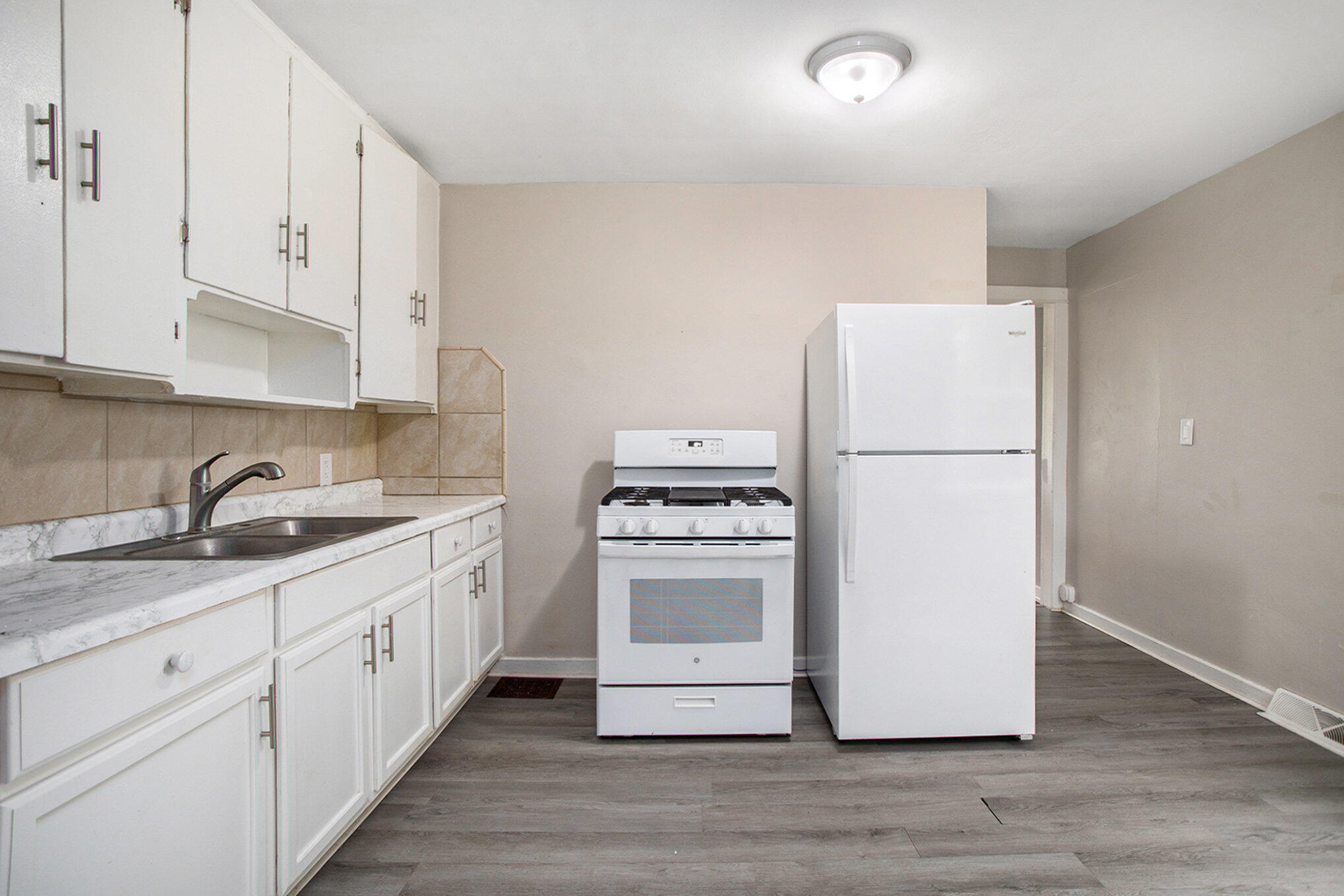 124 Spring Street Battle Creek, MI 49037 - Photo 8 of 17 009_file_619