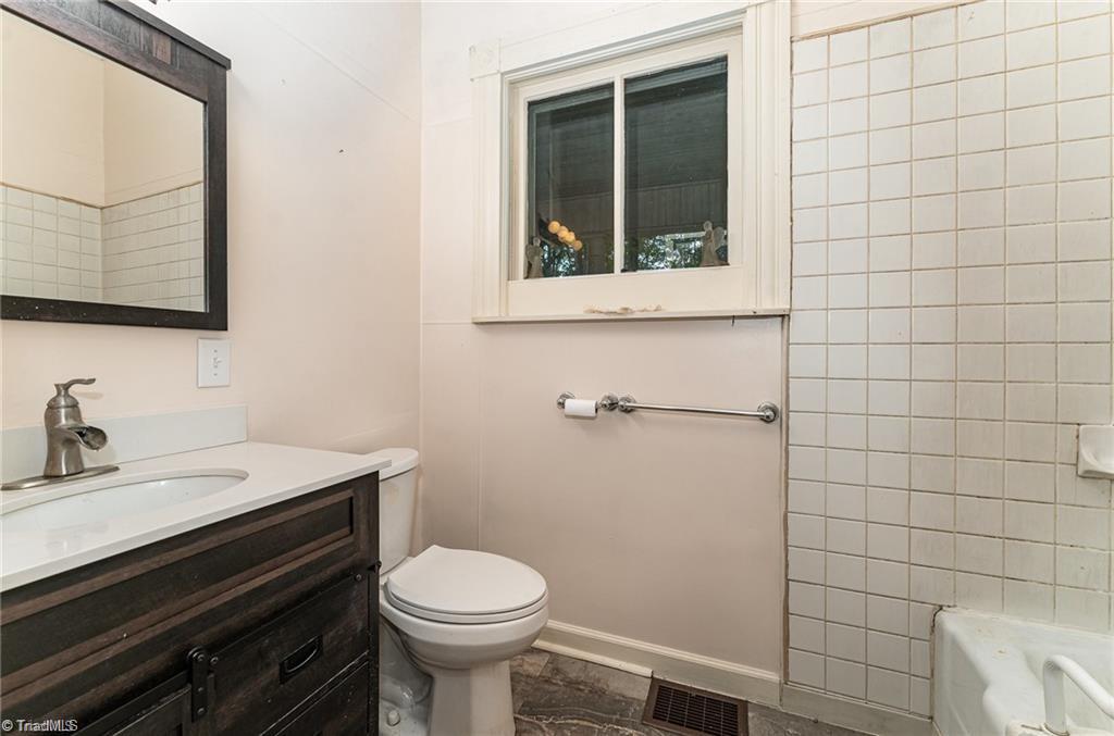 6851 Siloam Road Siloam, NC 27047 - Photo 13 of 25 Full bathroom.