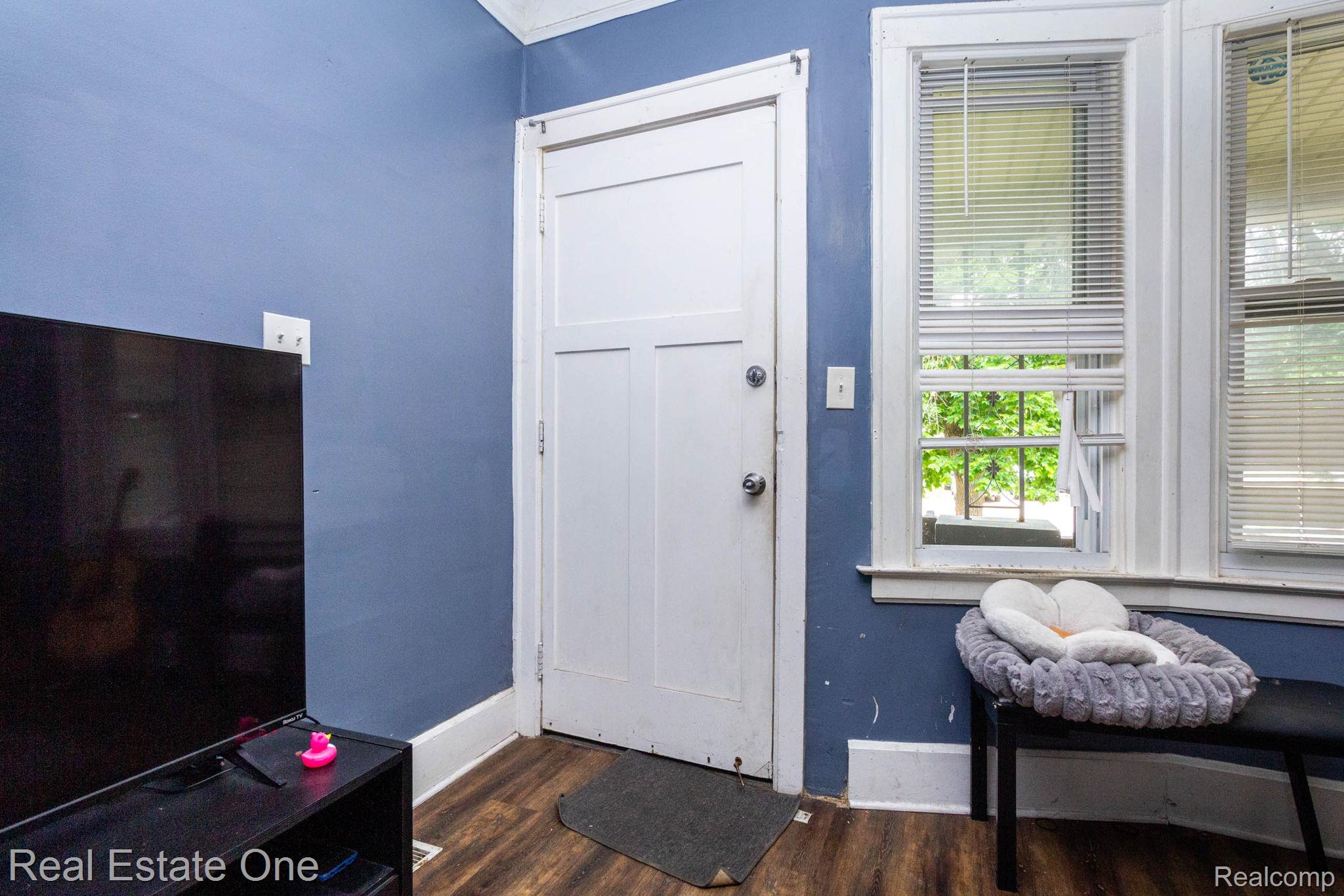 5485 Springwells Street Detroit, MI 48210 - Photo 5 of 47 Wood-finish flooring with baseboard trim